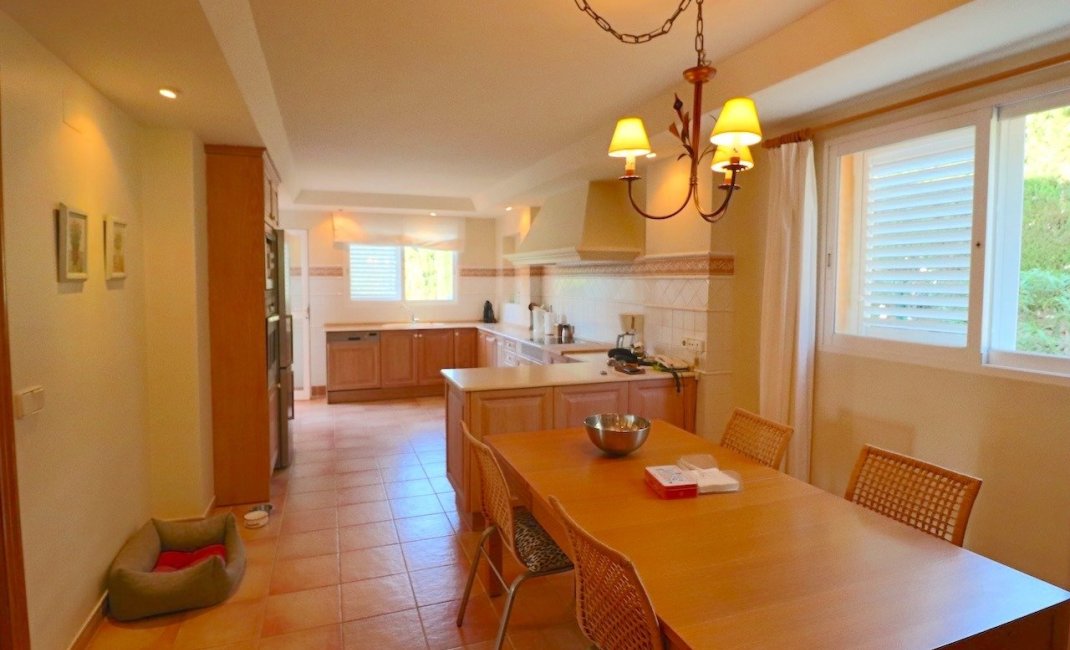 Resale - Villa -
Benidorm - Urbanizaciones