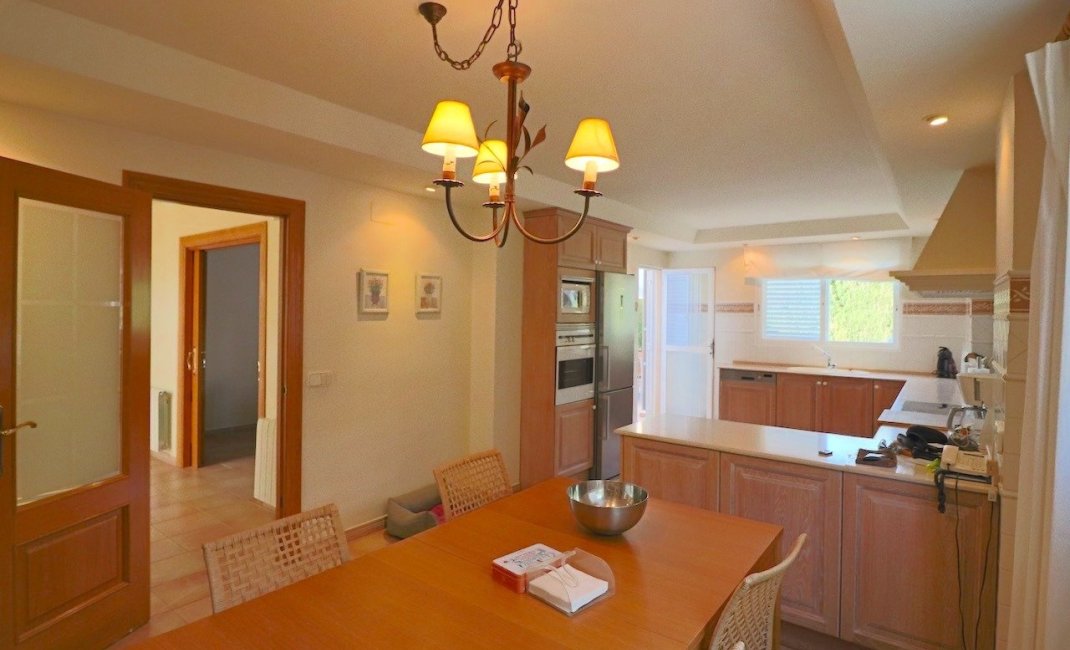 Resale - Villa -
Benidorm - Urbanizaciones