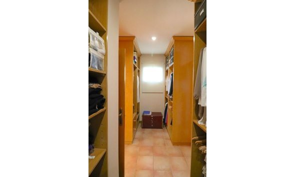 Resale - Villa -
Benidorm - Urbanizaciones