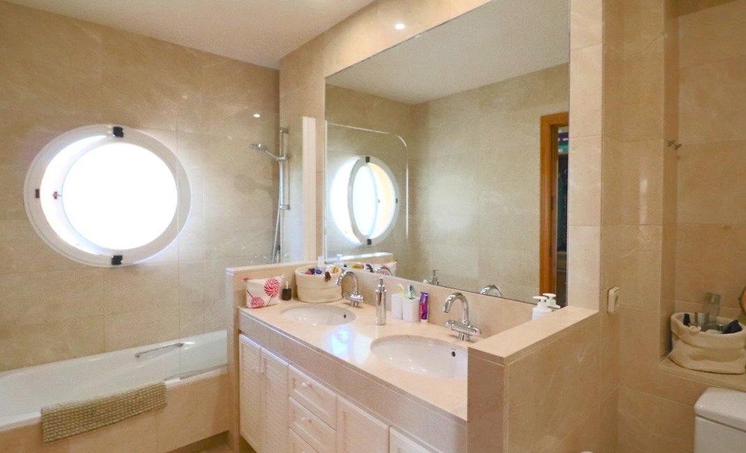 Resale - Villa -
Benidorm - Urbanizaciones