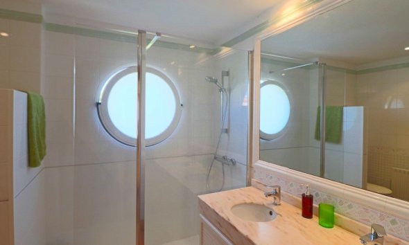 Resale - Villa -
Benidorm - Urbanizaciones