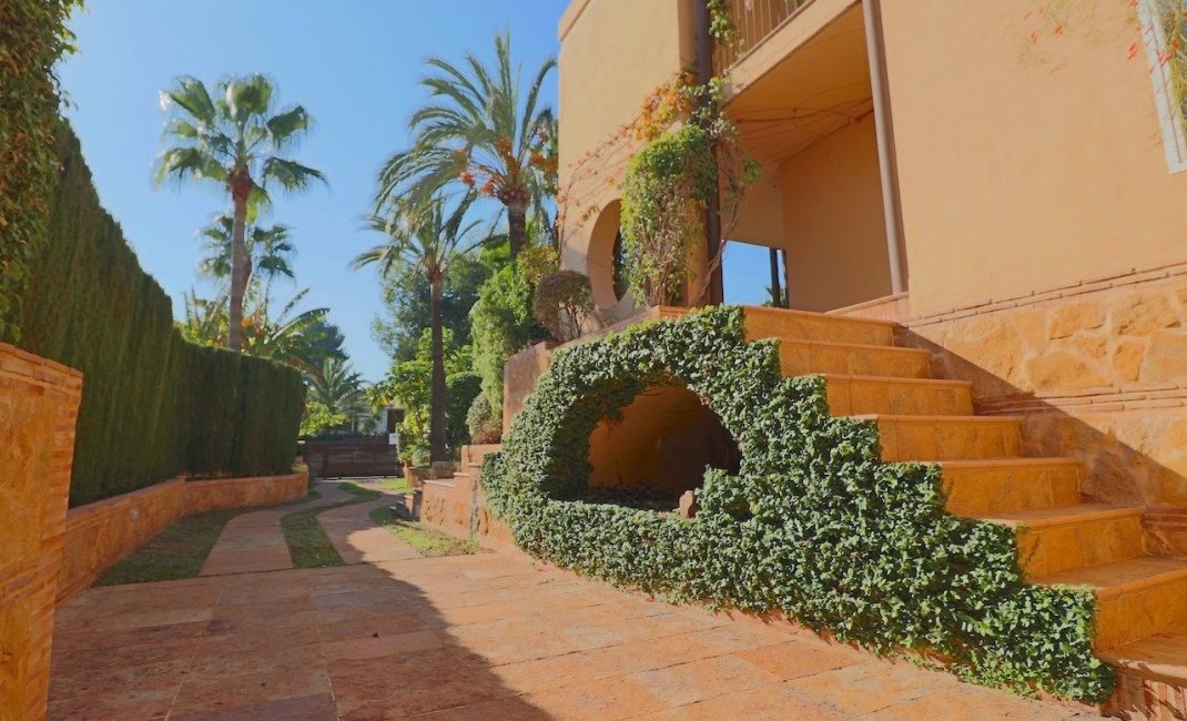 Resale - Villa -
Benidorm - Urbanizaciones