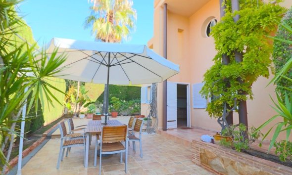 Resale - Villa -
Benidorm - Urbanizaciones