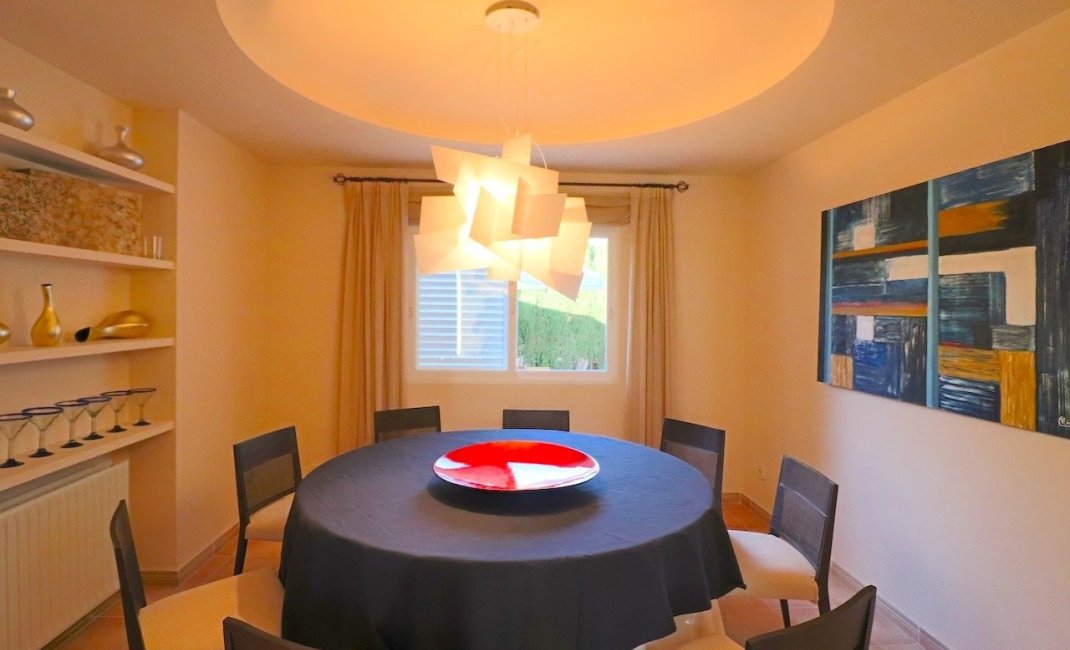 Resale - Villa -
Benidorm - Urbanizaciones