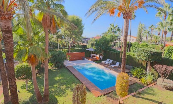 Resale - Villa -
Benidorm - Urbanizaciones