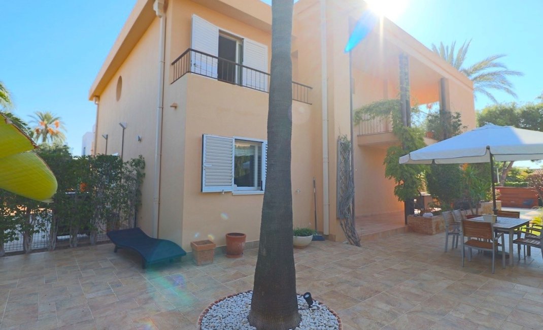 Resale - Villa -
Benidorm - Urbanizaciones