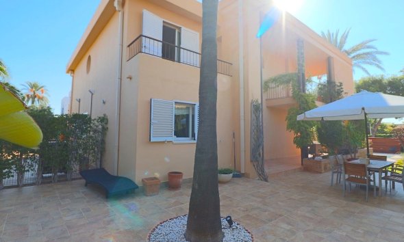 Resale - Villa -
Benidorm - Urbanizaciones