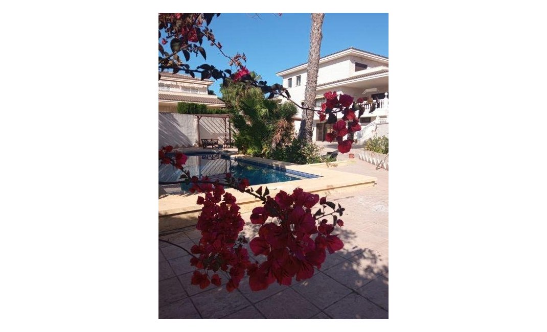 Resale - Villa -
Benidorm - Poniente