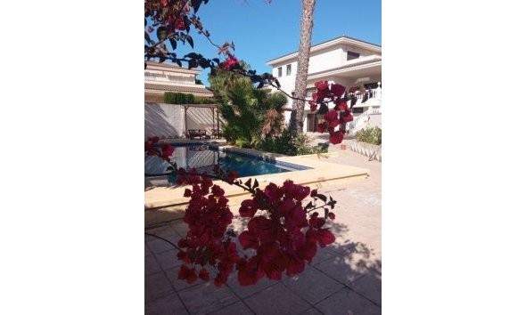 Resale - Villa -
Benidorm - Poniente