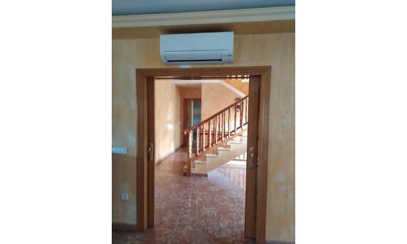 Resale - Villa -
Benidorm - Poniente