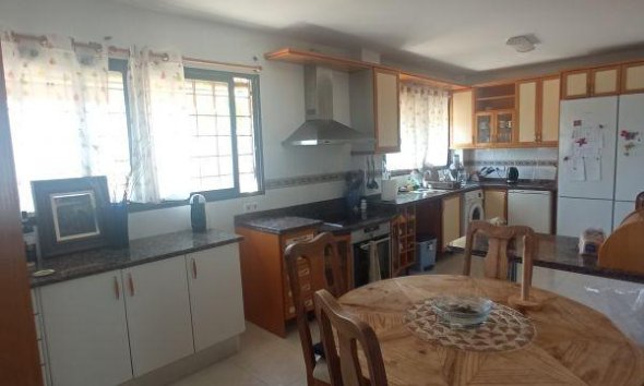 Resale - Villa -
Benidorm - Poniente