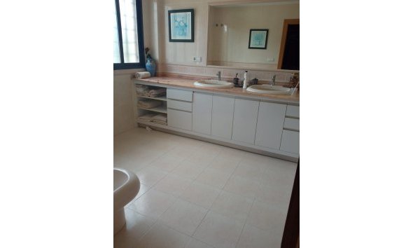 Resale - Villa -
Benidorm - Poniente