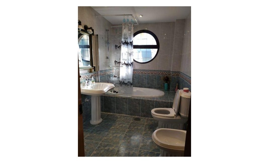 Resale - Villa -
Benidorm - Poniente