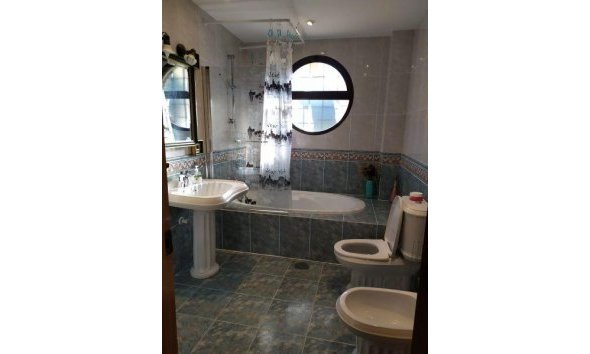 Resale - Villa -
Benidorm - Poniente