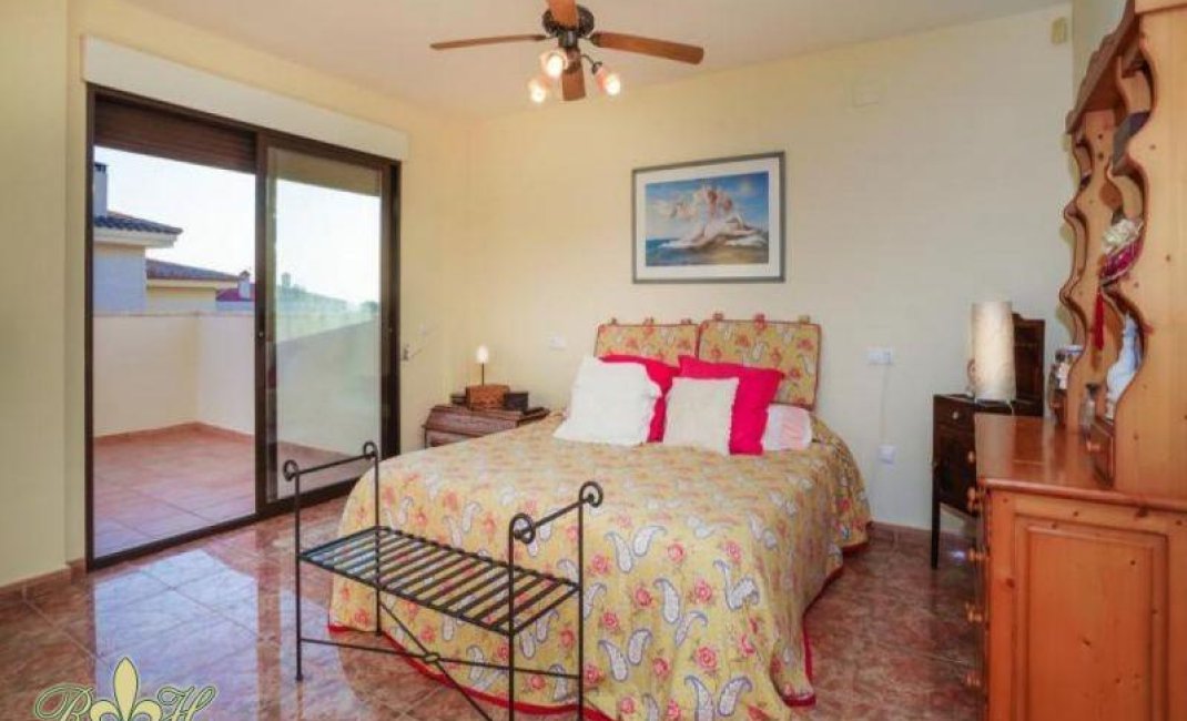 Resale - Villa -
Benidorm - Poniente