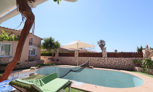 Resale - Townhouse / Semi -
La Nucía - Urbanisations