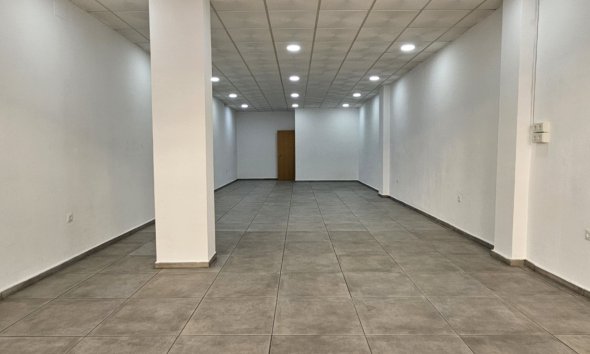 Resale - Commercial -
Benidorm - Colonia Madrid / Foietes