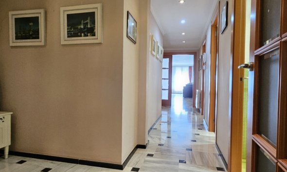 Resale - Apartment / flat -
Benidorm - Levante