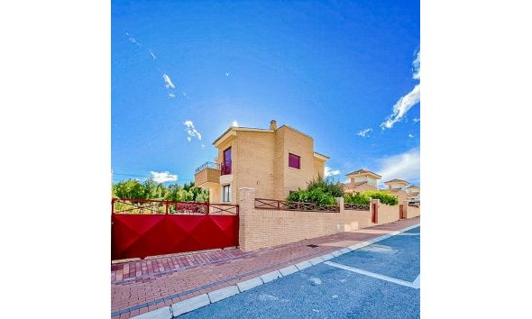 Resale - Villa -
La Nucía - Montebello - Nou Espai