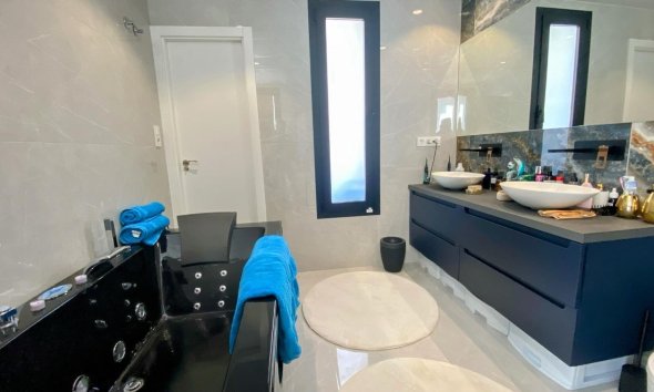 Videresalg - Villa -
Finestrat