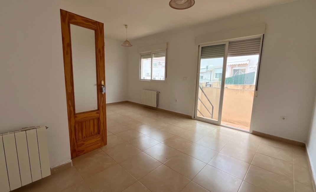 Resale - Townhouse / Semi -
Polop - Urbanizaciones