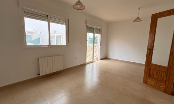 Resale - Townhouse / Semi -
Polop - Urbanizaciones