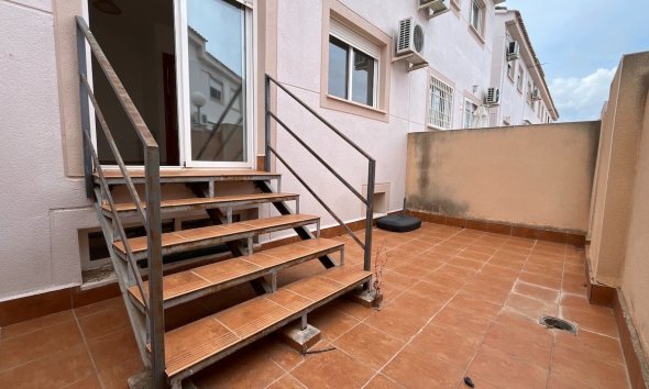 Resale - Townhouse / Semi -
Polop - Urbanizaciones