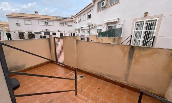 Resale - Townhouse / Semi -
Polop - Urbanizaciones