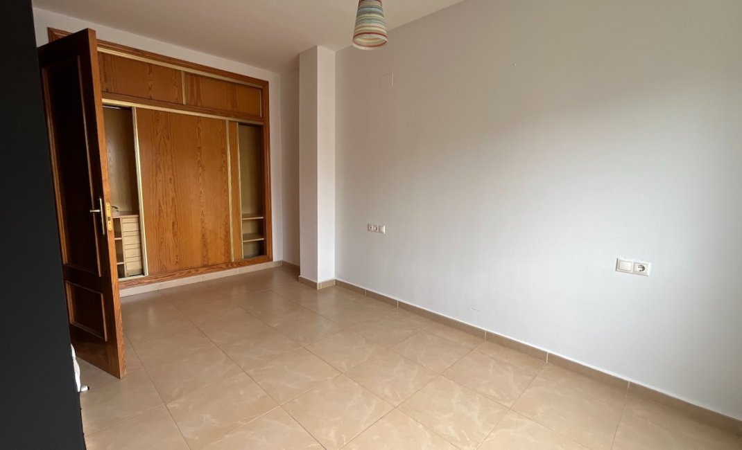 Resale - Townhouse / Semi -
Polop - Urbanizaciones