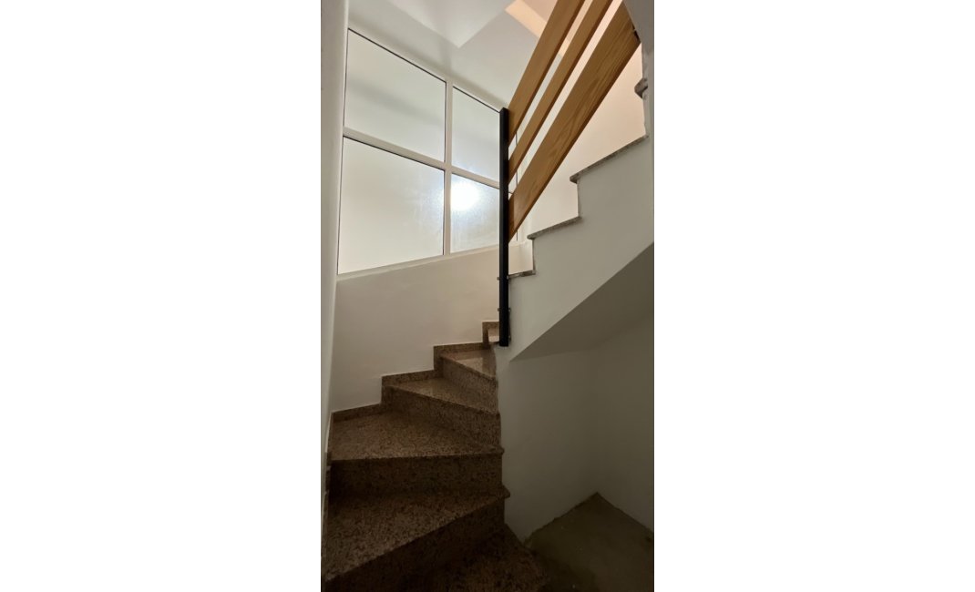 Resale - Townhouse / Semi -
Polop - Urbanizaciones