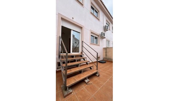 Resale - Townhouse / Semi -
Polop - Urbanizaciones