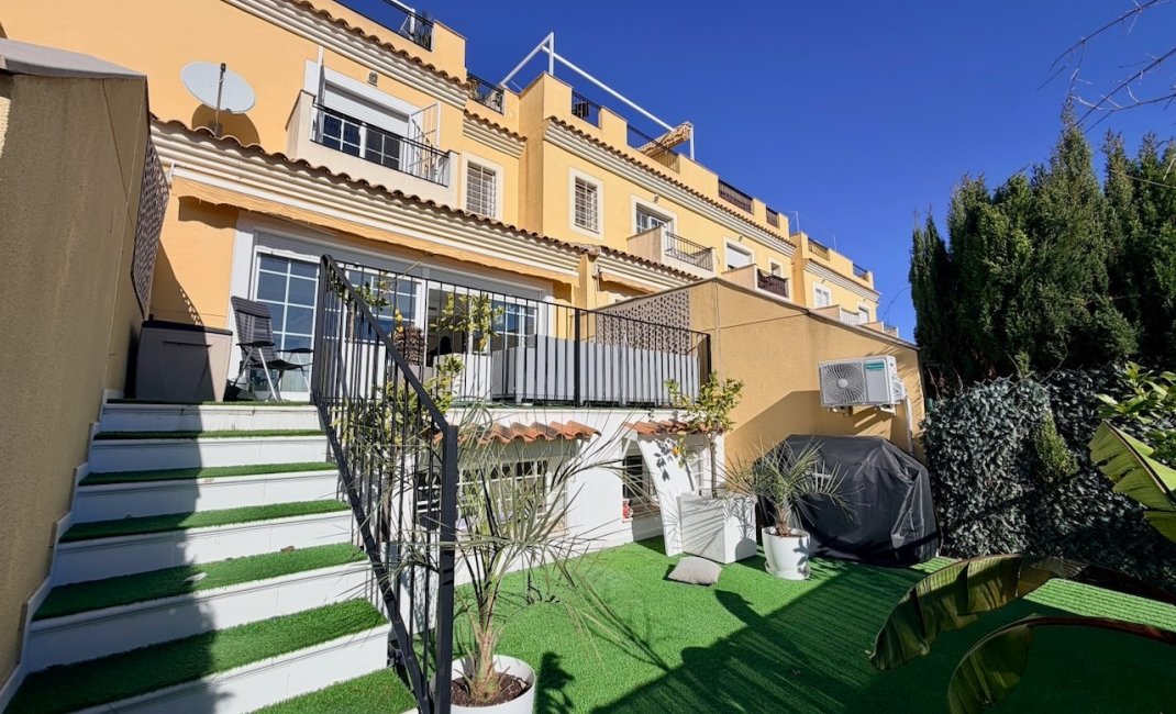 Resale - Townhouse / Semi -
La Nucía - Urbanisations