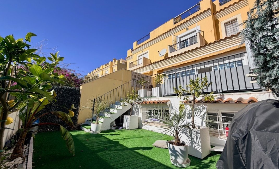 Resale - Townhouse / Semi -
La Nucía - Urbanisations