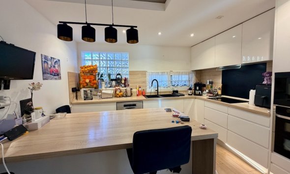 Resale - Townhouse / Semi -
La Nucía - Urbanisations