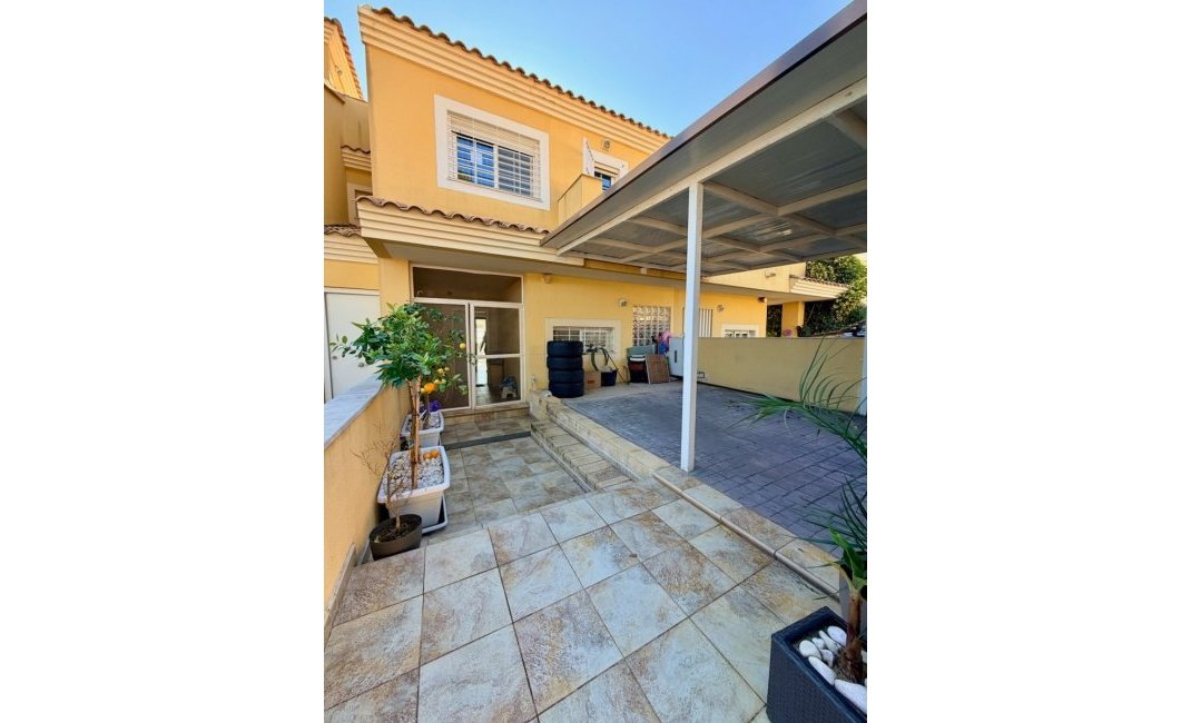 Resale - Townhouse / Semi -
La Nucía - Urbanisations