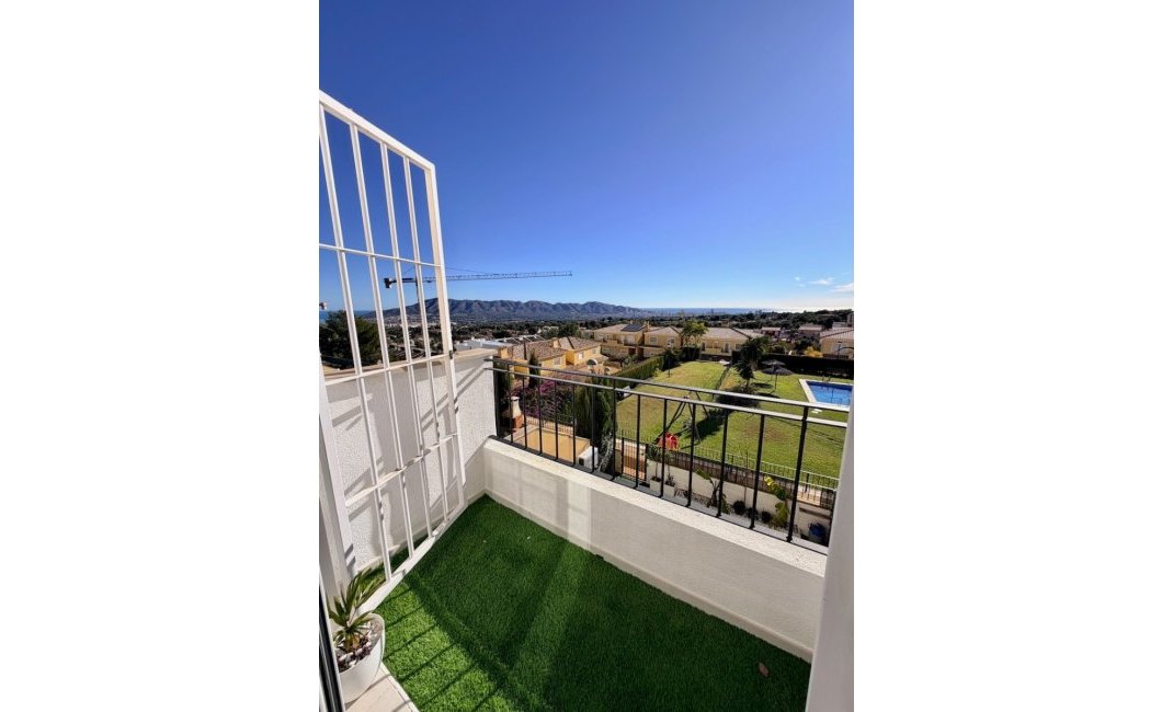 Resale - Townhouse / Semi -
La Nucía - Urbanisations