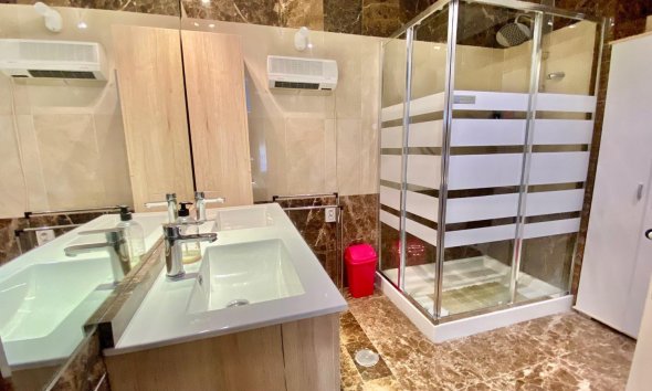 Location à long terme - Appartement -
Albir