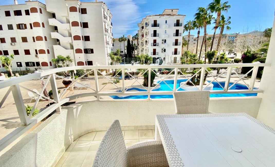 Location à long terme - Appartement -
Albir
