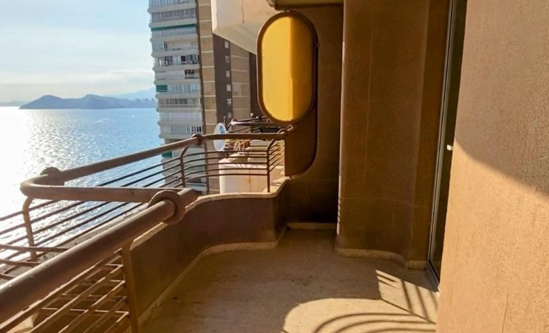 Resale - Apartment / flat -
Benidorm - 1ª Linea