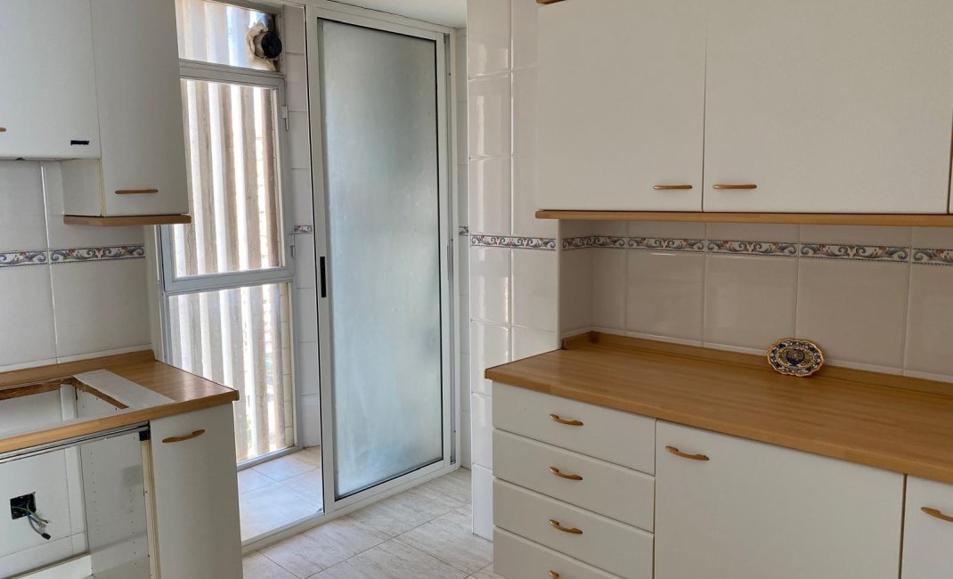 Resale - Apartment / flat -
Benidorm - 1ª Linea