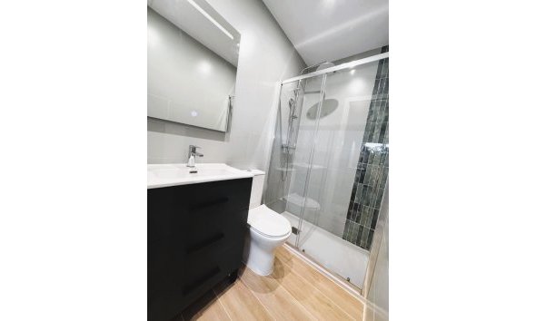  Alquiler larga estancia - Apartamento / piso -
Benidorm