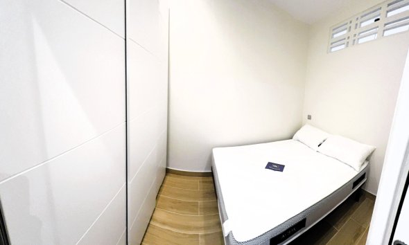  Alquiler larga estancia - Apartamento / piso -
Benidorm