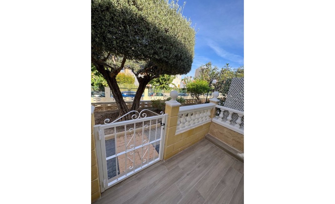  Alquiler larga estancia - Apartamento / piso -
Benidorm