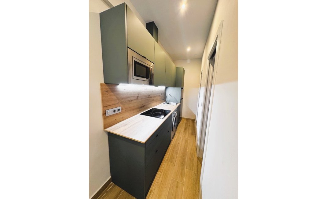  Alquiler larga estancia - Apartamento / piso -
Benidorm