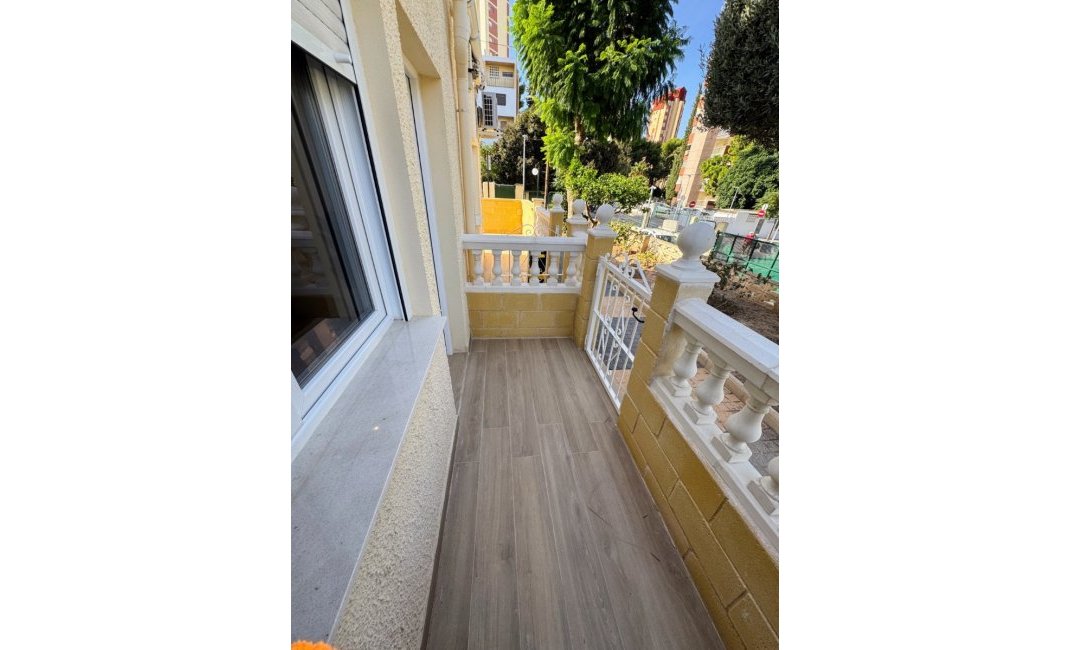  Alquiler larga estancia - Apartamento / piso -
Benidorm