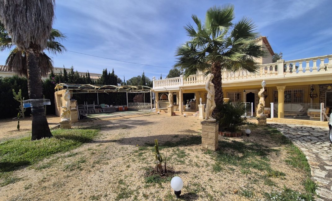 Reventa - Chalet / Villa  -
Albir