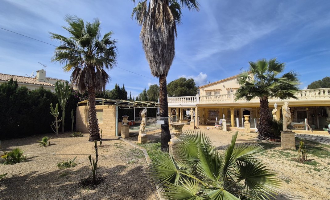 Reventa - Chalet / Villa  -
Albir