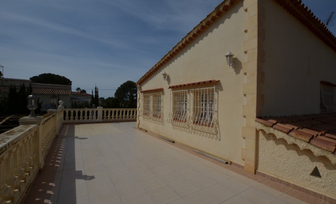 Reventa - Chalet / Villa  -
Albir
