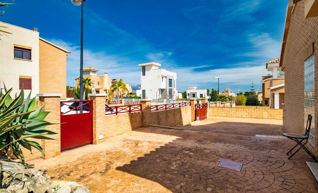 Resale - Villa -
La Nucía - La Alberca