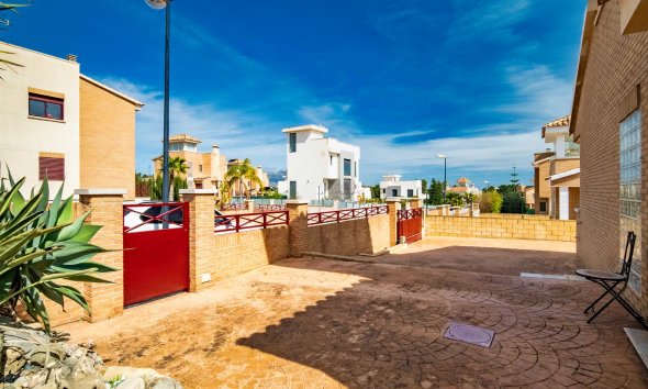 Resale - Villa -
La Nucía - La Alberca